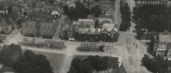 Luftaufnahme des Kaiser-Friedrich-Rings. Rechts im Bild die alte Koblenzer Festhalle. [Quelle: Stadtarchiv]